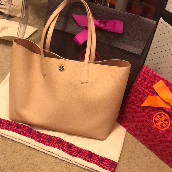 Tory Burch Handbags - Tory Burch tote purse.
